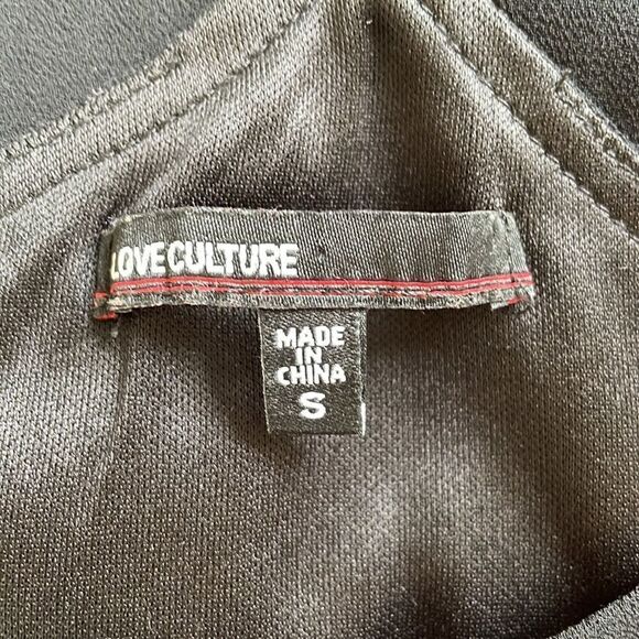 Black blouse with metal chain straps by love culture size Small - Picture 8 of 8